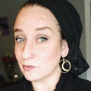 Meet your Posher, Holly